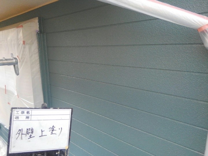 外壁の「上塗り」作業
