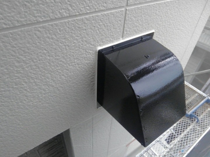 換気扇フードの塗装作業後の状態