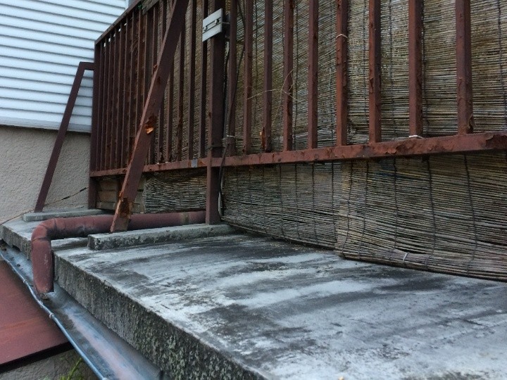 劣化したルーフバルコニー
