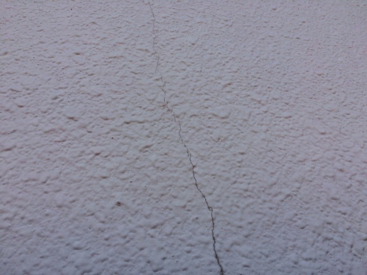 外壁のひび割れ