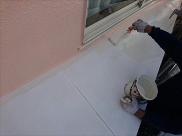 ファインSiを用いて鉄部に「中塗り」作業