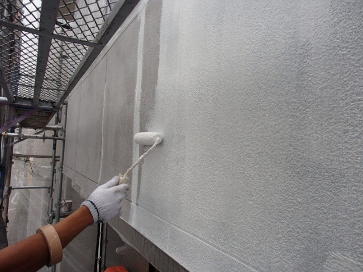 モルタル壁の下塗り