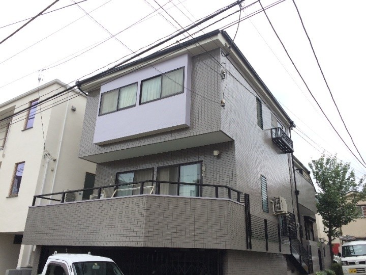 屋根・外壁塗装工事後の住宅