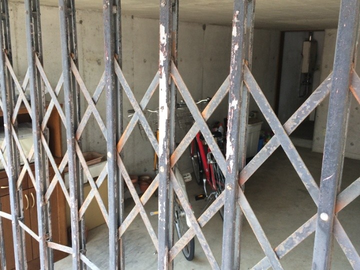 鉄部は塗膜が剥がれて錆が発生