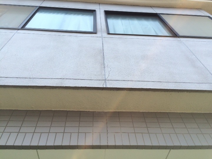 外壁の状態を点検調査