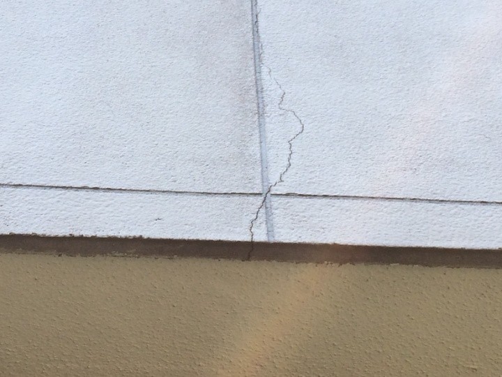 外壁のひび割れ