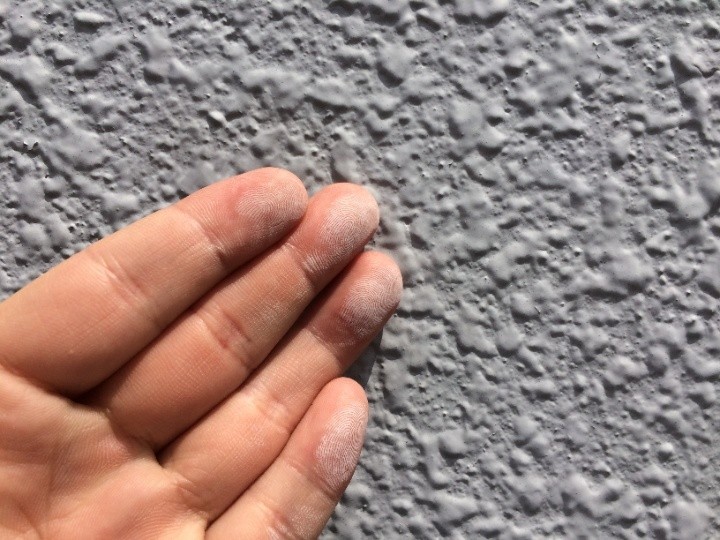 外壁のチョーキング現象