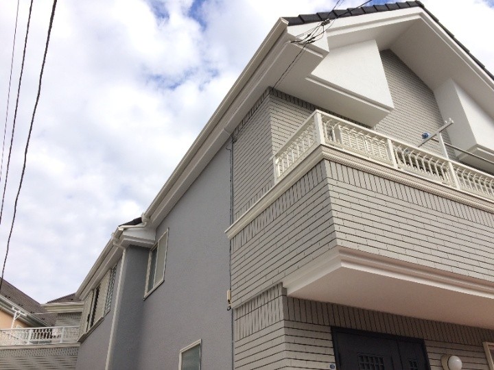 高耐久な弾性塗料材エラストコートを用いた外壁塗装工事後の外観