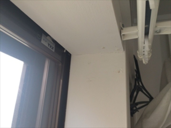 雨漏りして変色した箇所