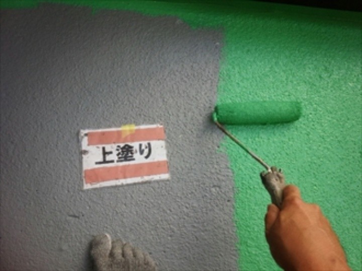 ウレタン防水を塗布（上塗り）