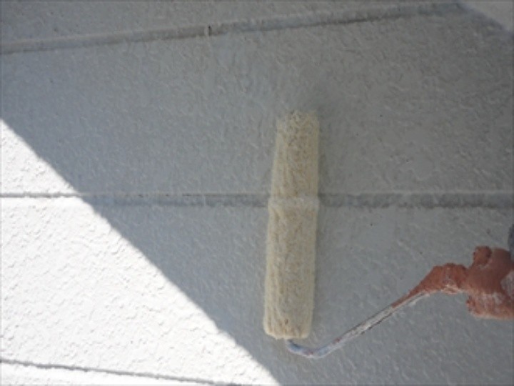 1階のモルタル壁にはパーフェクトフィラーを塗布