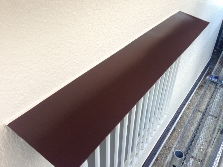 霧除け庇に「1液ハイポンファインデクロ」で防錆処理