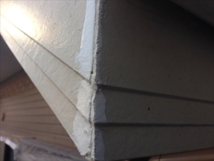 破風板のコーナー部分をシーリング処理