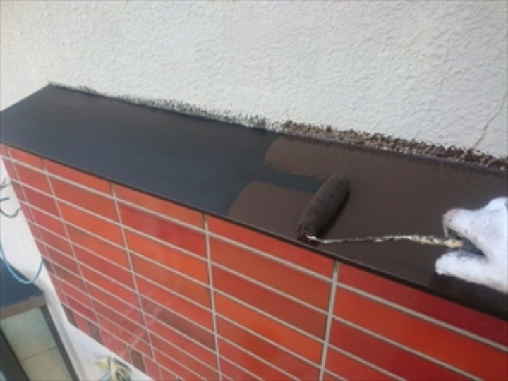 付帯部の塗装作業（中塗り・上塗り）