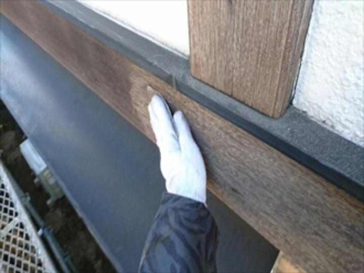 木部の塗装工事（ケレン作業）