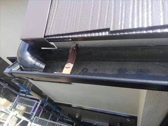 雨樋金具を塗装