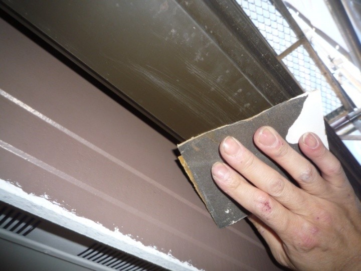 雨樋のケレン作業