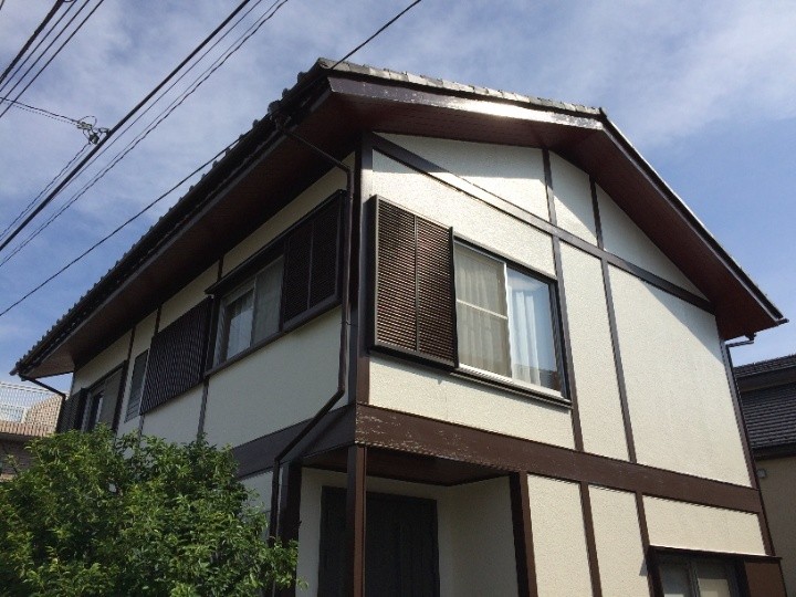 木製化粧板を活かした外壁塗装工事が竣工した住居