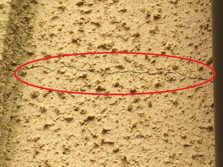 外壁にクラックが発生