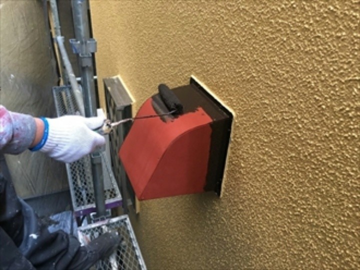 金属製部分の塗装作業