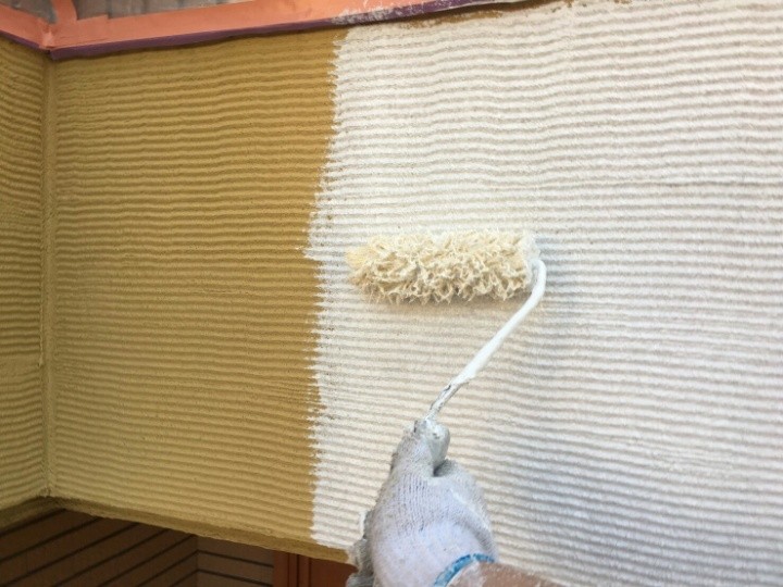 下塗り材として「パーフェクトフィラー」を使用