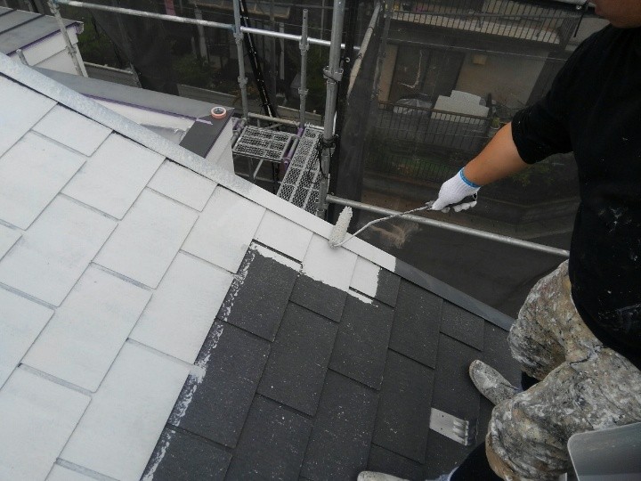 屋根の「下塗り」作業