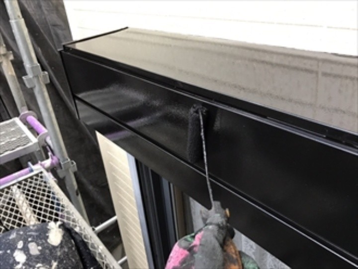 幕板の塗装作業