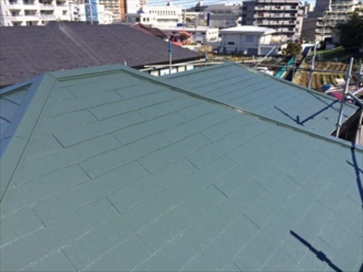 「屋根」塗装工事（上塗り）