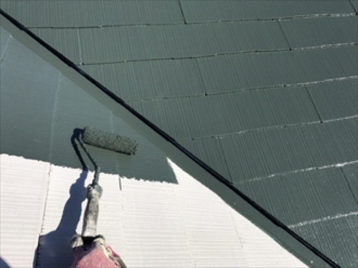 「屋根」塗装工事（中塗り）