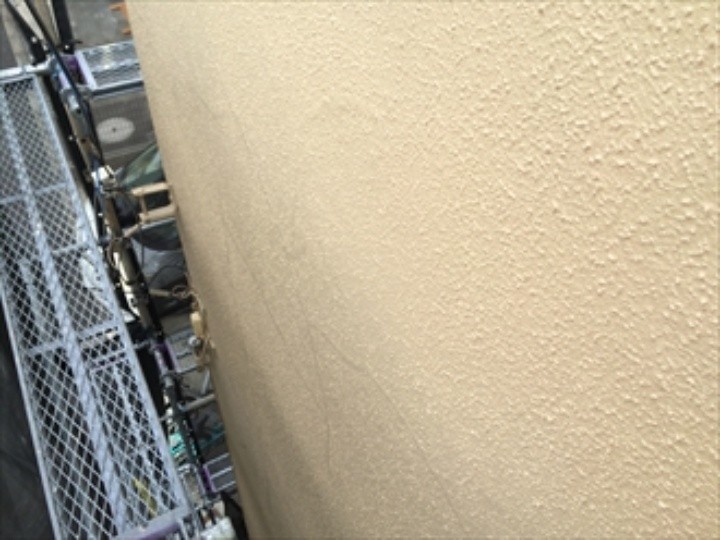 外壁の「上塗り（仕上げ）」作業後の状態