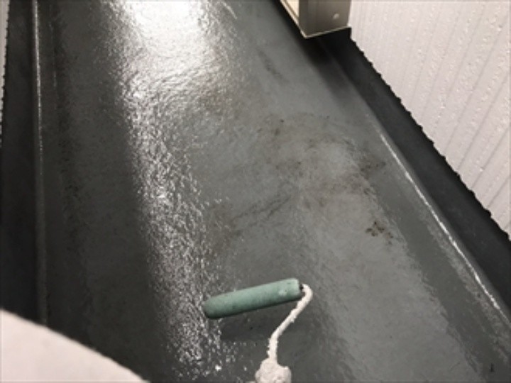 バルコニーの床を塗装