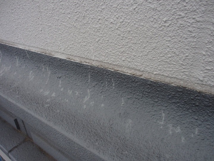 ＡＬＣ外壁とシールの間に隙間が生じた状態