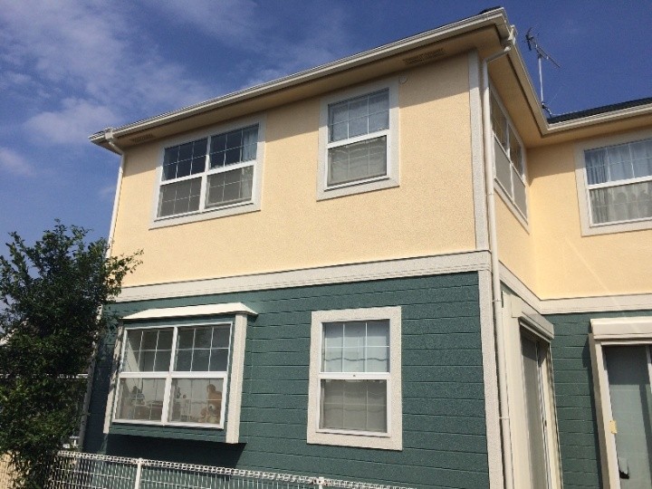 パーフェクトトップとファインＳiを用いた３色の外壁塗装工事が完工した住宅