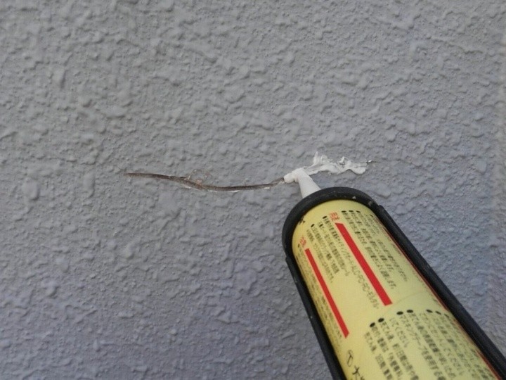 外壁にコーキング充填