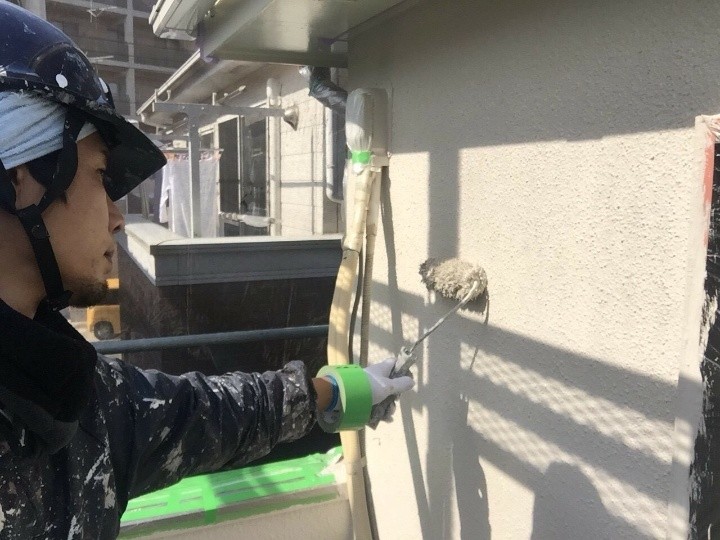 パーフェクトトップを用いた外壁の「上塗り」作業