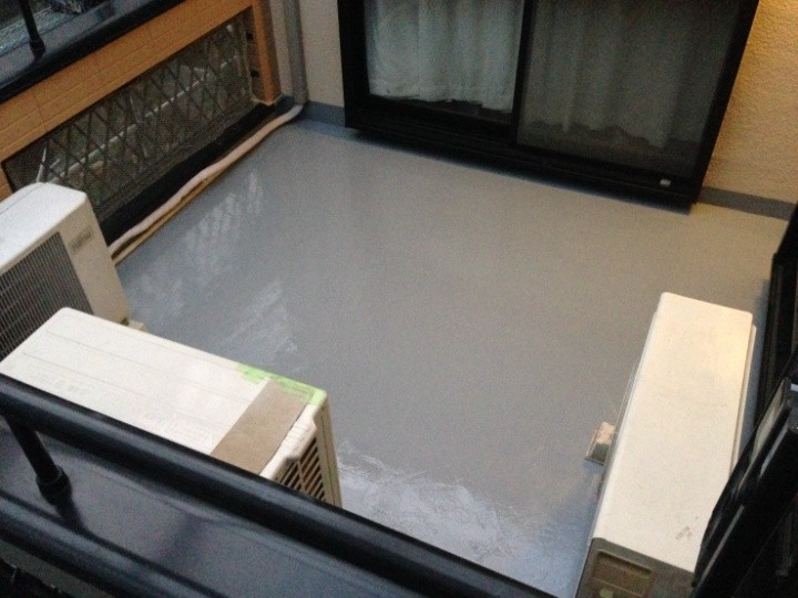 「バルコニー」の塗装作業後