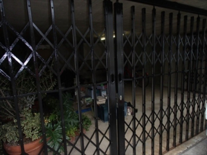 鉄部の塗装作業（上塗り）