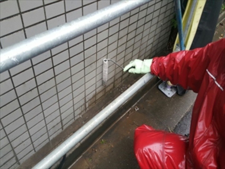 タイル外壁の洗浄作業