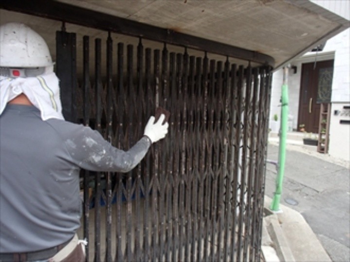 鉄部の塗装作業