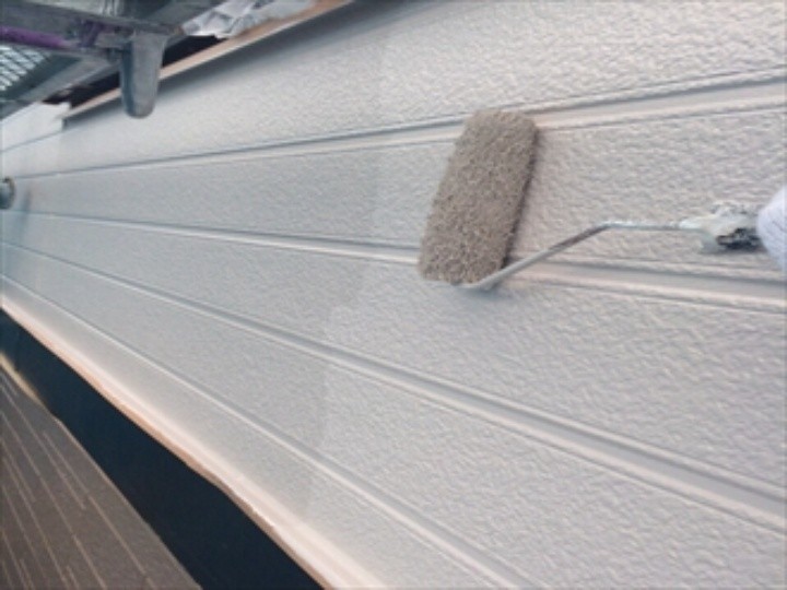 パーフェクトトップを用いた外壁塗り替え工事（上塗り）