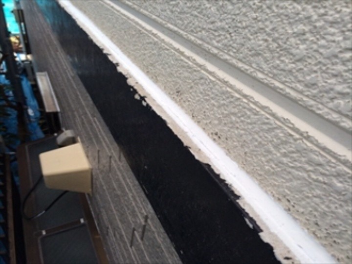 板と外壁の隙間にもシールを充填