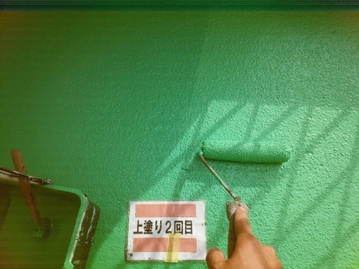 バルコニーウレタン防水を塗布（上塗り）