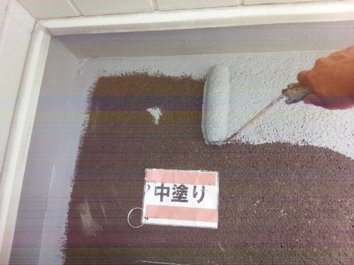 ウレタン防水を塗布（中塗り）