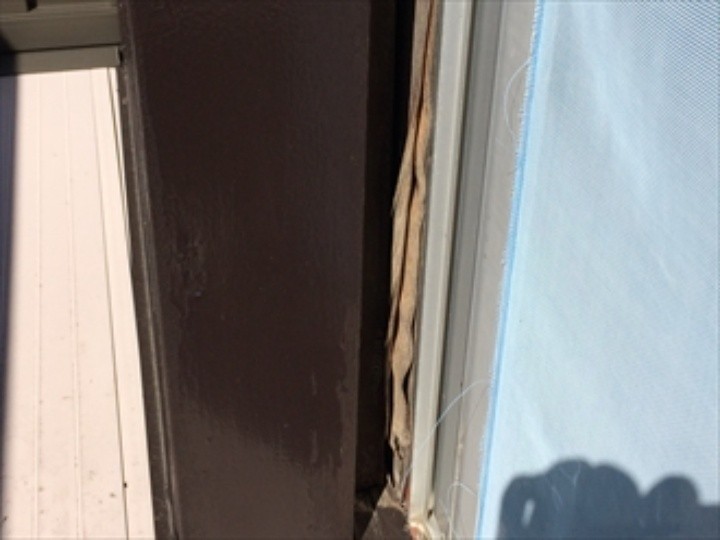 戸袋内部の板がふやけて波打っている状態