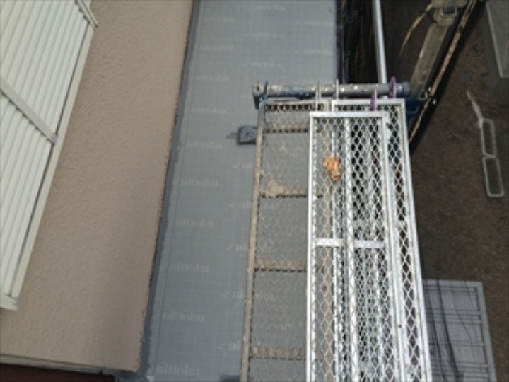 ルーフバルコニーに通気緩衝シートを敷設した後の状態