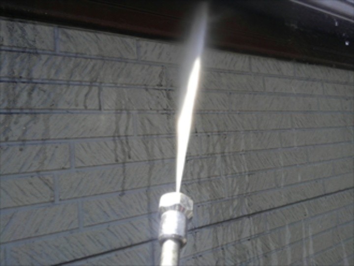 外壁に高圧洗浄