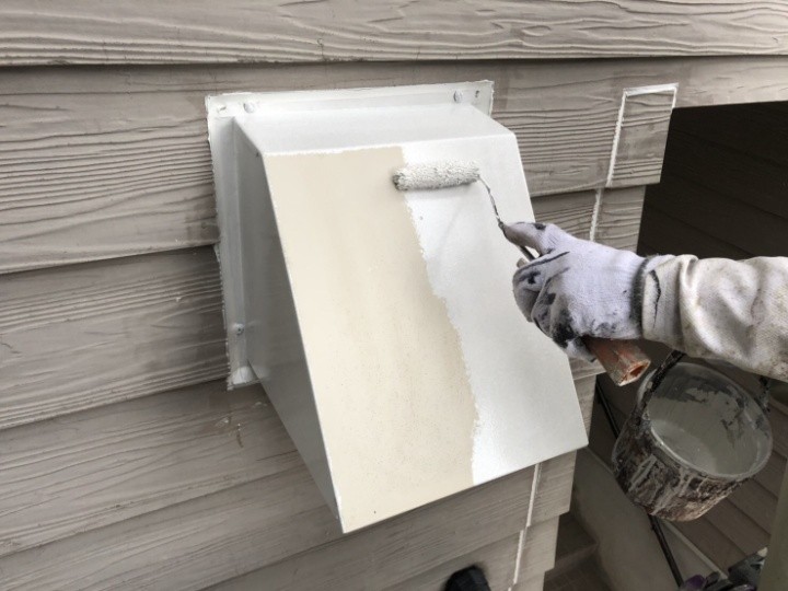 付帯部の下塗り作業