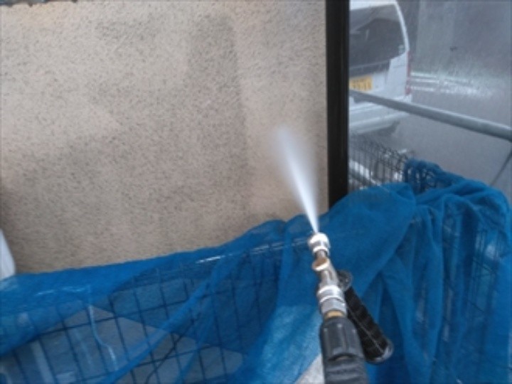 外壁の汚れやカビに高圧洗浄