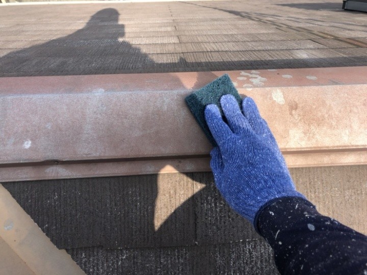 棟板金にケレン作業