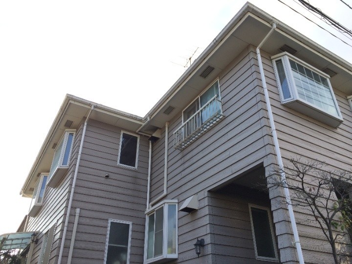 築17年が経過して外壁に少しずつ傷みが見られる状態